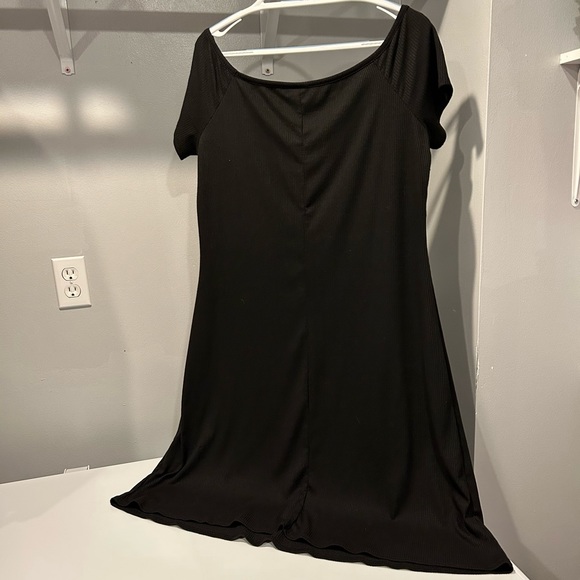 Feathers Ribbed Capped Sleeve Black Dress - Picture 3 of 7